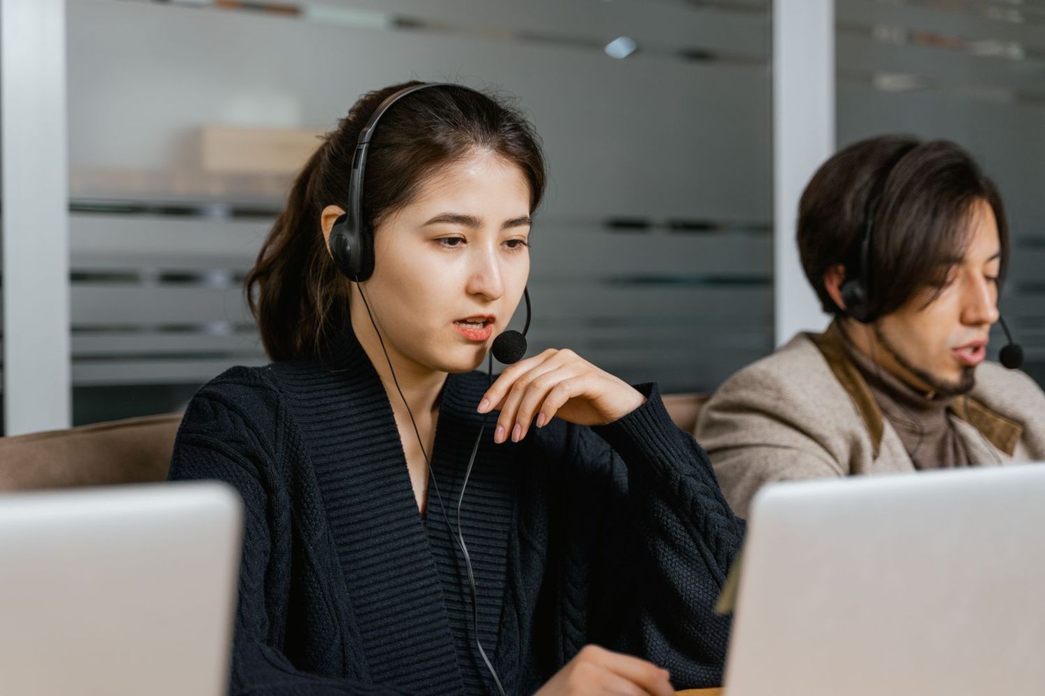 Agents handling contacts during a busy period